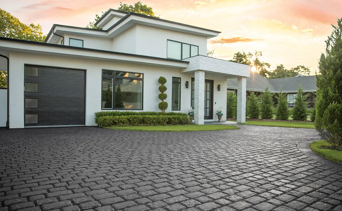 Cambridge Belgium Block cobblestone pavers used as a driveway border in Branford, CT