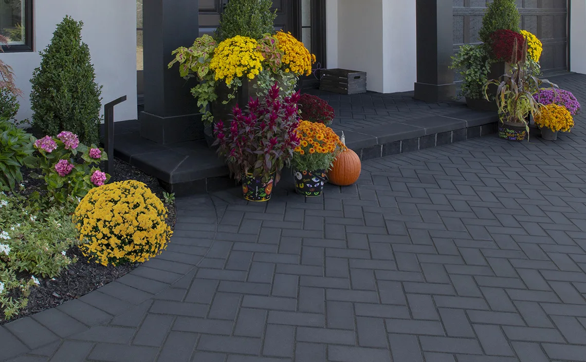 Cambridge Ledgestone Smooth paver in Branford, CT