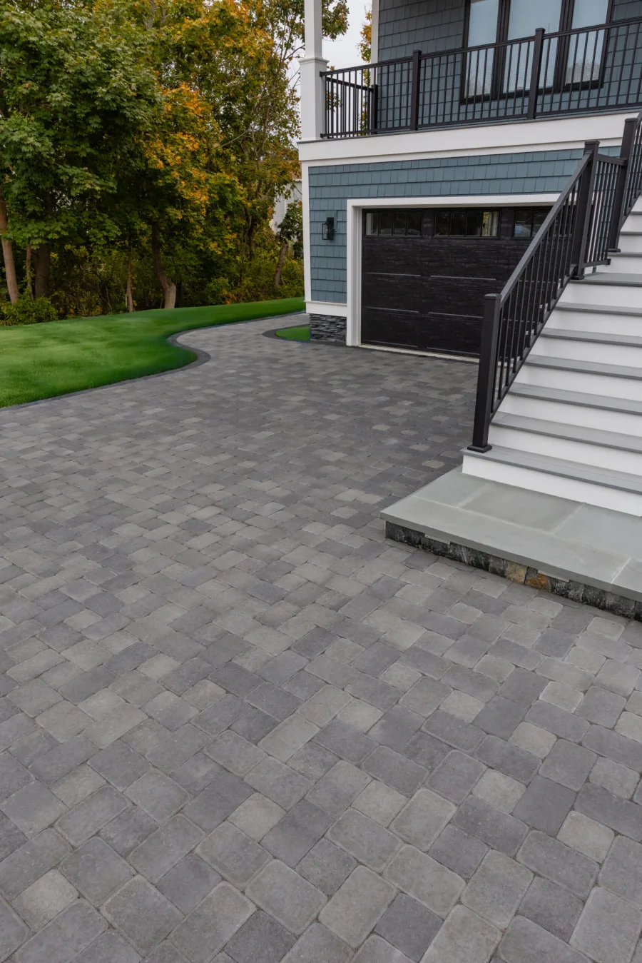 Ideal Yankee Cobble cobblestone paver driveway in Branford, CT